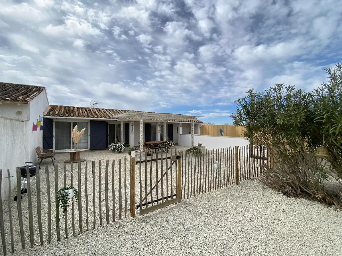 Mas Des Oliviers, Maison Avec Piscine Privative Et Chauffee Locamargue Saintes-Maries-de-la-Mer 0*,
