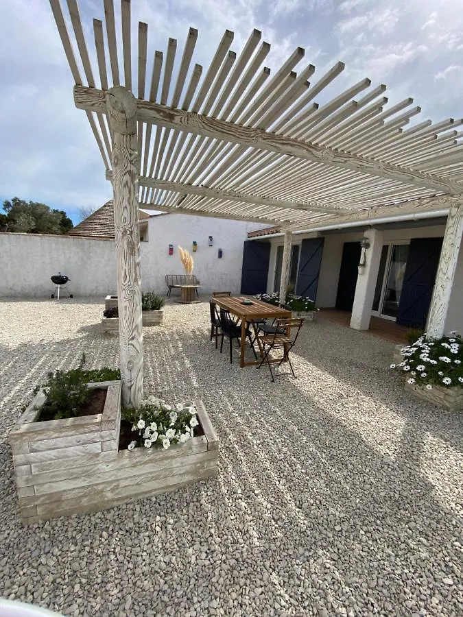 Holiday home Mas Des Oliviers, Maison Avec Piscine Privative Et Chauffee Locamargue Saintes-Maries-de-la-Mer